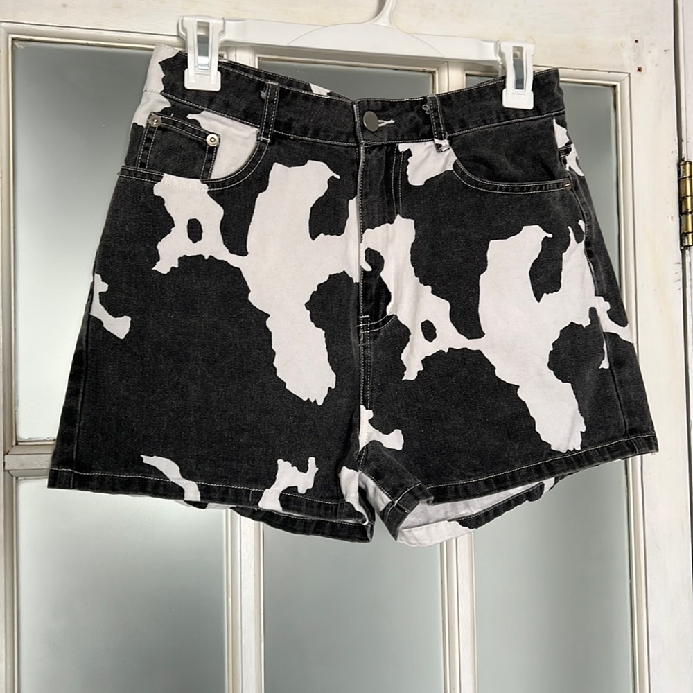 High-waisted shorts - 12th Tribe - Cow Print